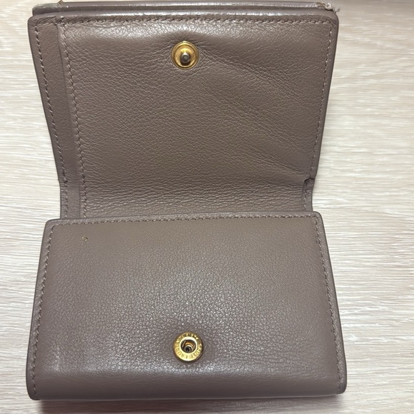 YSL COMPACT TRIFOLD WALLET TAUPE ALL LEATHER - Picture 5 of 10